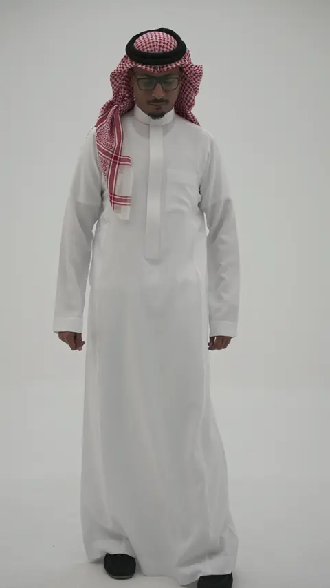 ثياب على موديل — من أعمال لايف لينس