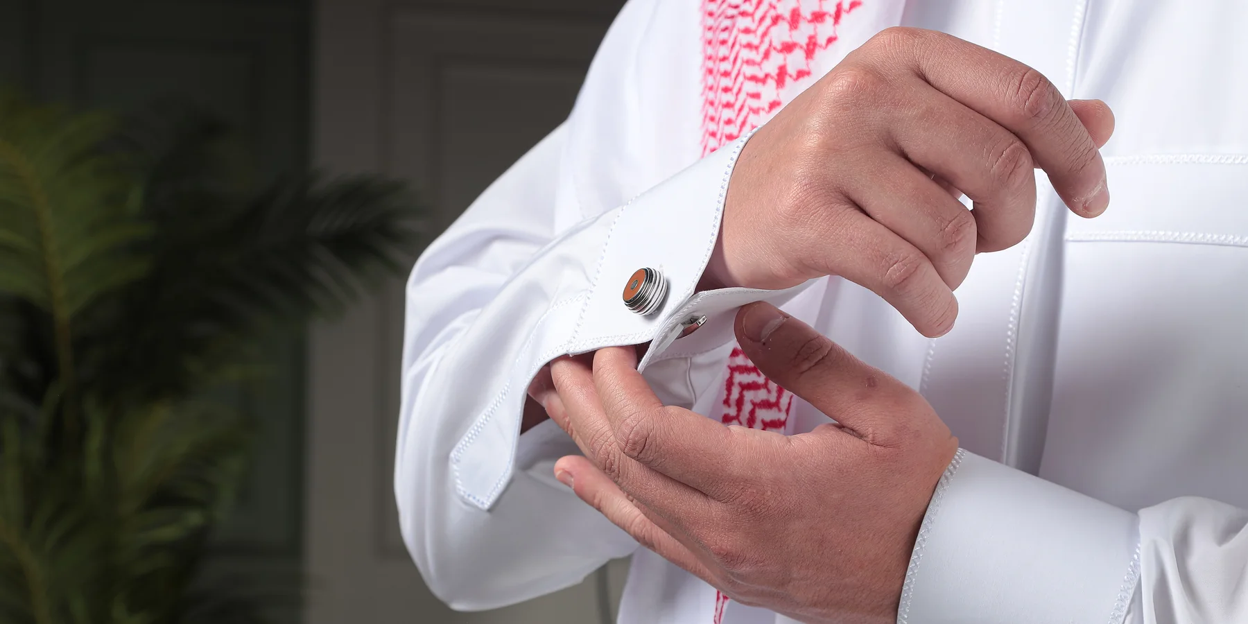 تصوير منتجات بجدة - استعراض تفاصيل الأقمشة الفاخرة للثوب السعودي والموديلز